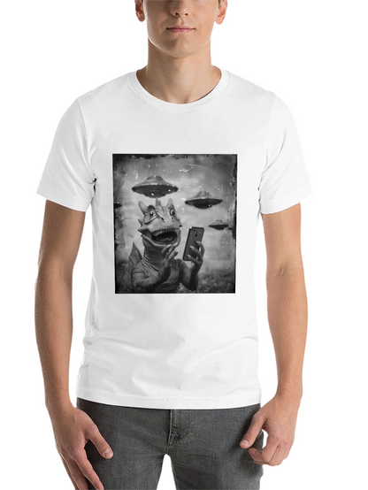 Retro Alien Lizard Selfie Graphic Tee